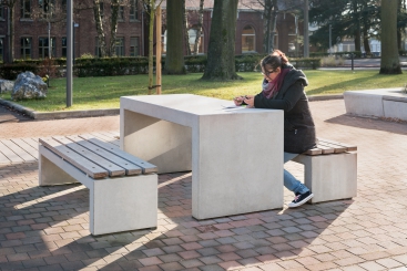 Bancs et tables